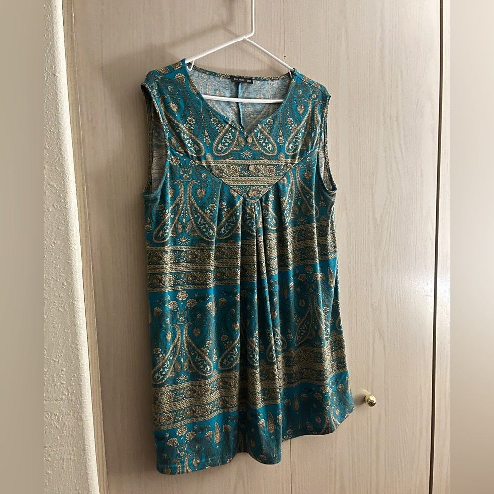 Fulvm brand sleeveless tunic length top in size XXL.